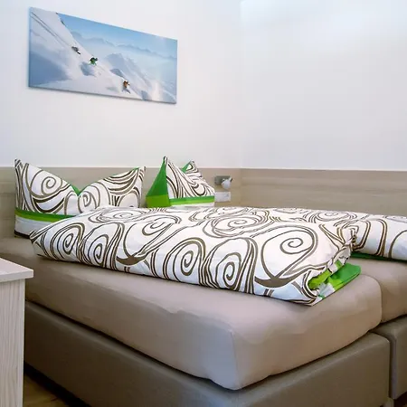 Mirjam Pettneu am Arlberg